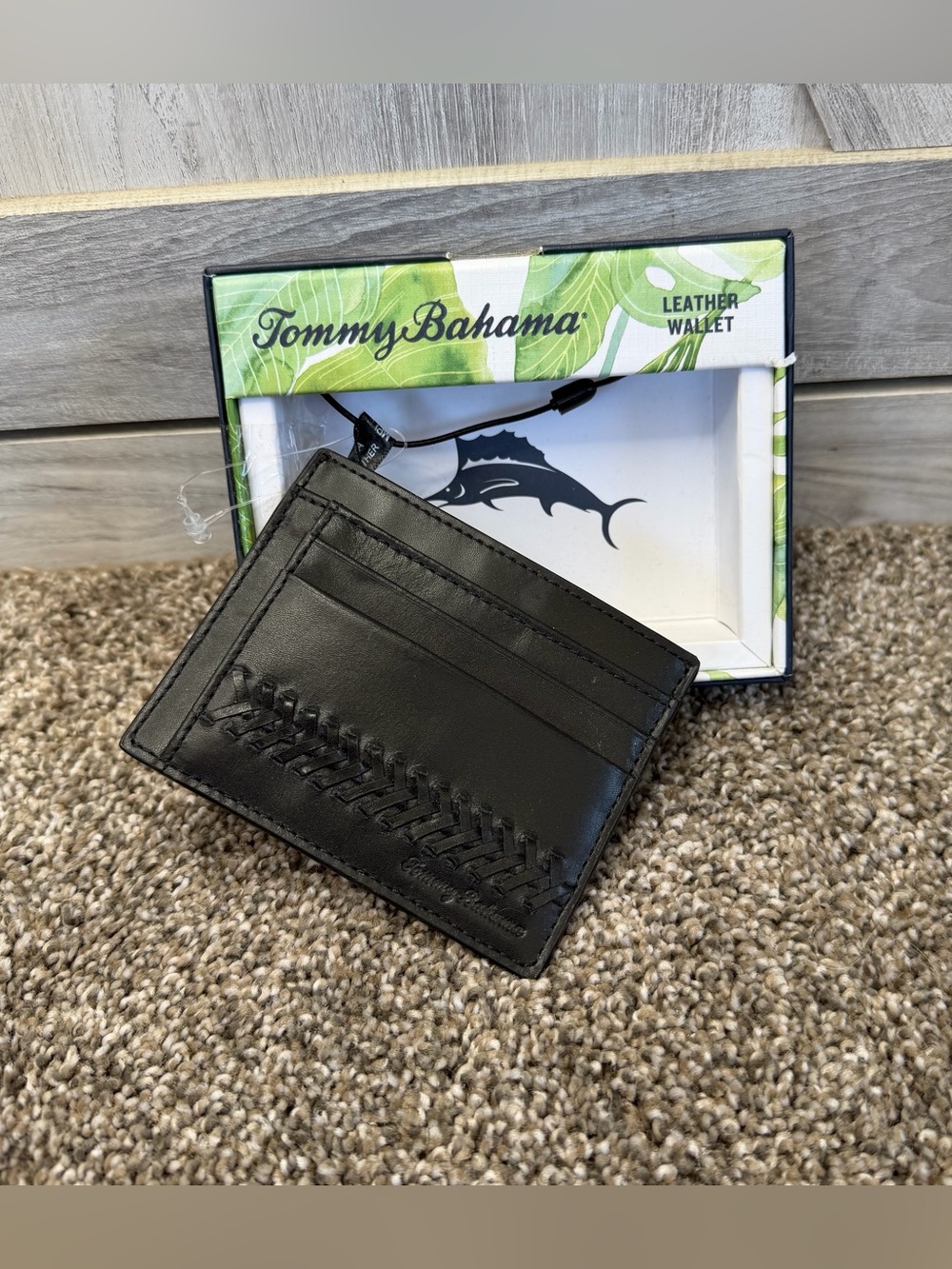 NEW IN BOX Tommy Bahama Laced Detail Black Passcase Leather Wallet Card Cash